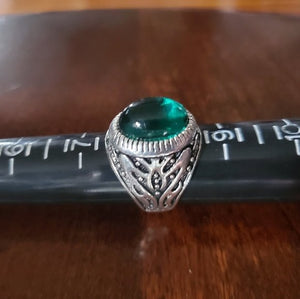 Vintage Silver and Emerald Green Stone Ring Sz 8