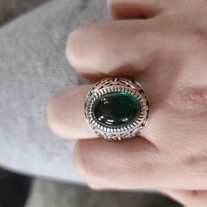 Vintage Silver and Emerald Green Stone Ring Sz 8